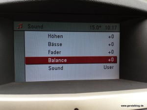 Balance-Einstellung im Autoradio eines Opel Astra H