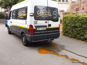 Abwasser hinter unserem Opel Movano, NICHT von ihm