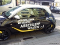 Und auch einen "Abschleppwagen" haben wir dabei (ein allerdings neu beklebter Opel ADAM).