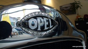 Opel-Logo auf dem Opel 4/20 PS