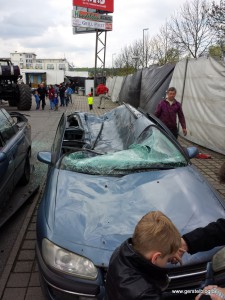 Opel Omega nach einem Monster-Car-Besuch