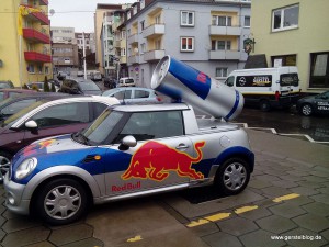 Red-Bull-Promotionfahrzeug auf Basis eines Mini