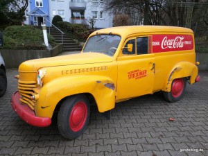 Opel Olympia Kastenwagen mit historischer Coca-Cola-Bemalung
