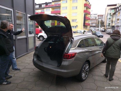 Der Astra Sports Tourer mit der großen Klappe