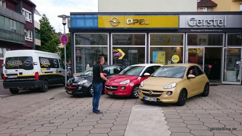 Opel ADAM in Schwarz-Rot-Gold