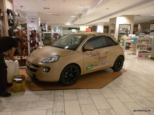 Und fertig - der Opel ADAM in der GALERIA Kaufhof